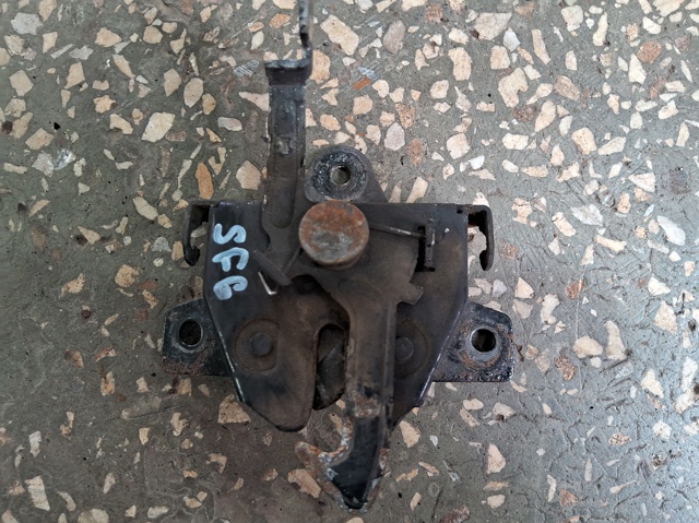 Замок крышки капота 8113026000 HYUNDAI