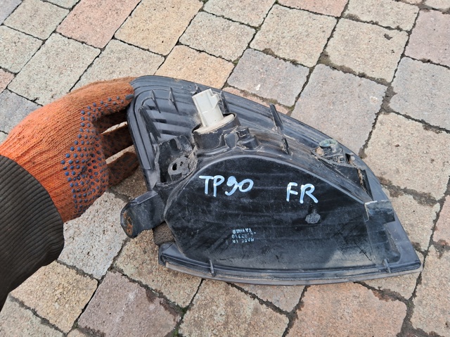 Поворотник правый 8151060510 TOYOTA