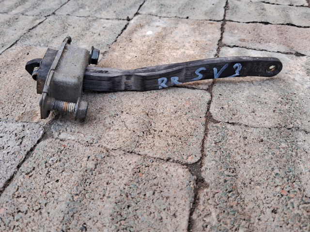 Ограничитель двери передний 8181065D00 SUZUKI
