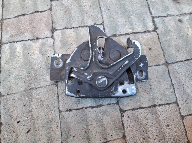 Замок крышки капота 8211065D12 SUZUKI