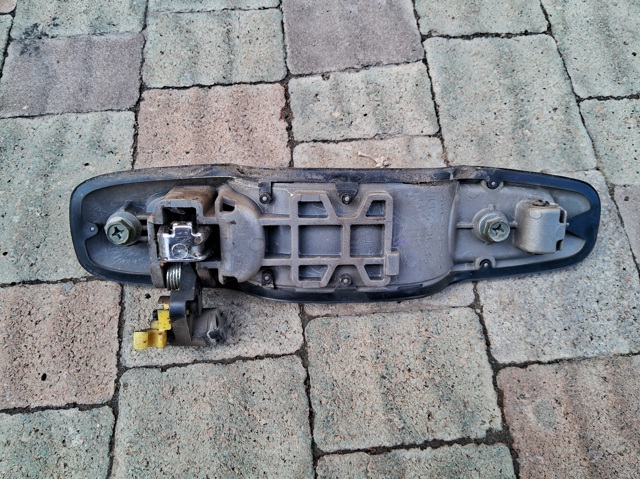 SUZUKI 8281065D005PK Ручка двери правой наружная передняя/задняя в наличии Николаев