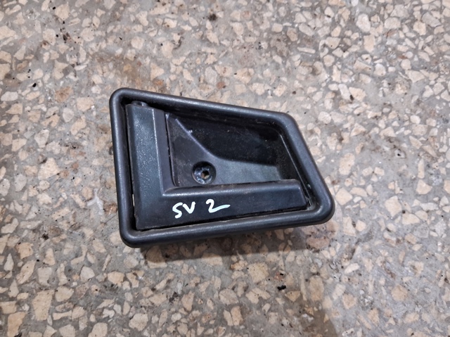 Ручка двери левой внутренняя передняя/задняя 8313056B015ES SUZUKI