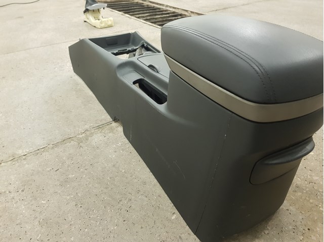 HYUNDAI 846112G000VA Консоль панели управления центральная в наличии Киев