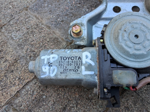 Привод электростеклоподъемника передний 8571060070 TOYOTA