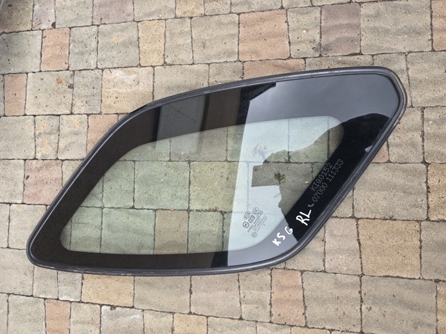 Стекло багажника, левое 878101F000 HYUNDAI