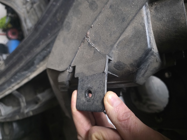 921023W121 HYUNDAI Правая фара купить в Днепр