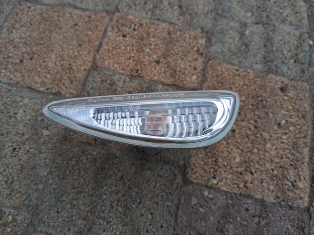 Повторитель поворота на крыле, левый 923031R000 HYUNDAI