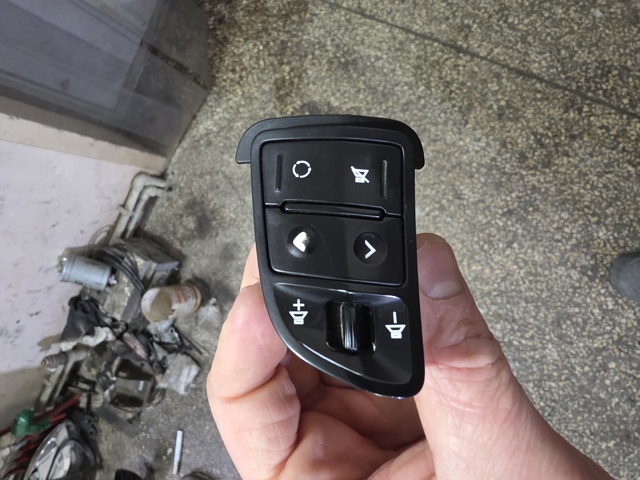 Блок кнопочных переключателей рулевого колеса 967003W050EQ HYUNDAI