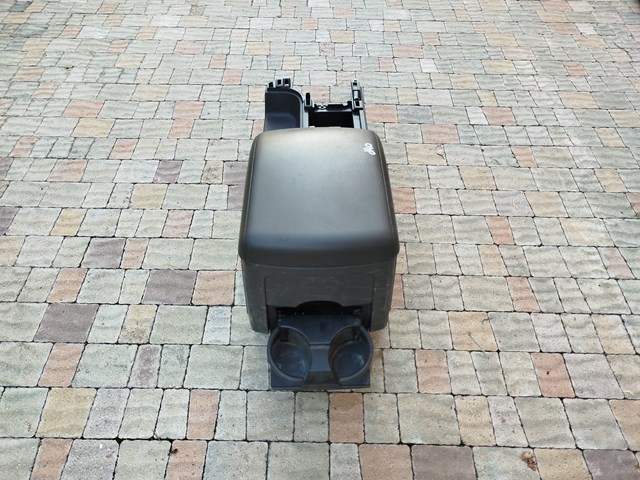 Подлокотник переднего сиденья 96920EB33B NISSAN