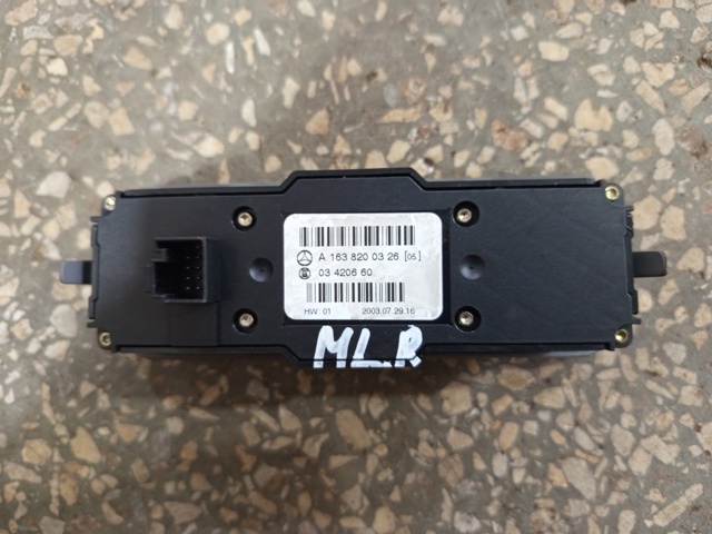 MERCEDES A1638200326 Кнопочный блок управления стеклоподъемником задний в наличии Харьков