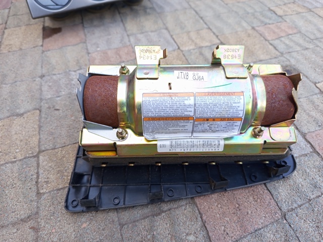 Подушка безопасности (AIRBAG) пассажирская GJ6A57K70E02 MAZDA