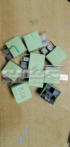 Реле топливного насоса Skoda Octavia 2 A5