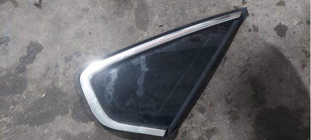 Стукло багажника, правое 561845298G VAG