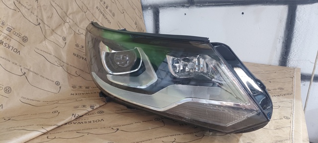 Вставка фары правой 5N0941006C VAG