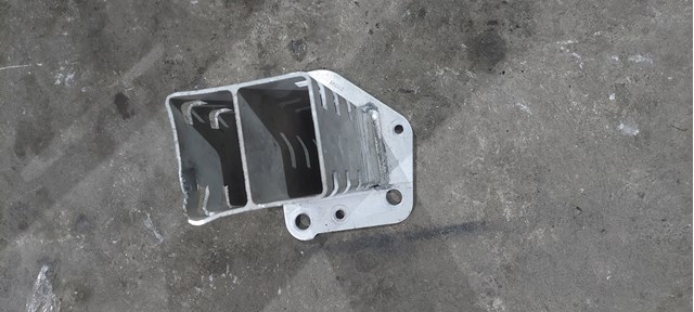 Кронштейн усилителя переднего бампера 68096085AC CHRYSLER