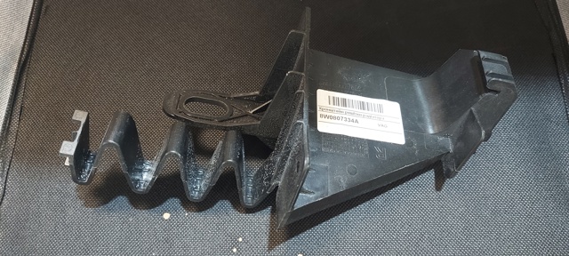 Кронштейн решетки радиатора 8W0807334A VAG