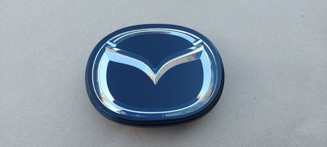 Фирменный значек решетки радиатора BERC51730 MAZDA