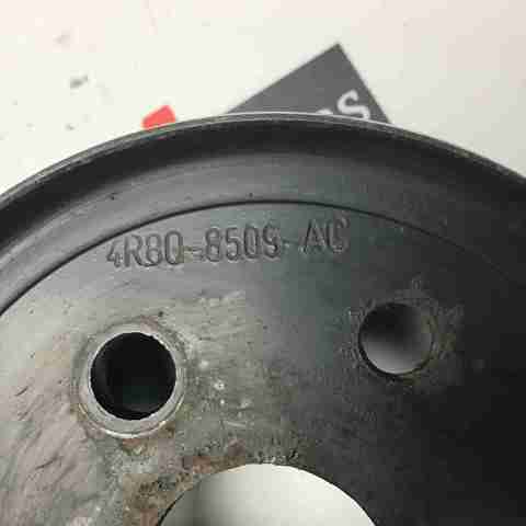 Шкив помпы водяного насоса 1311327 LAND ROVER