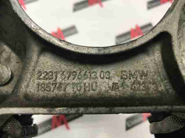 Крепление подушки коробки передач 22316796613 BMW