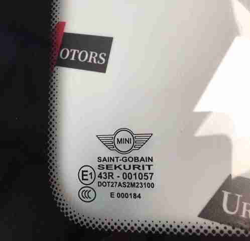 Стекло багажного отсека, левое 51377300017 BMW