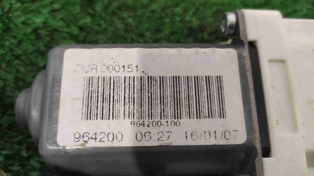 Мотор стеклоподъемника водительской двери 7H2214B552BA LAND ROVER