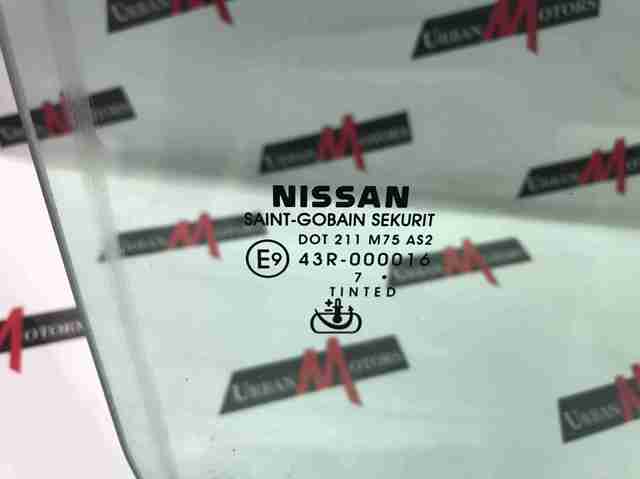 Стекло передней правой двери 80300EB300 NISSAN