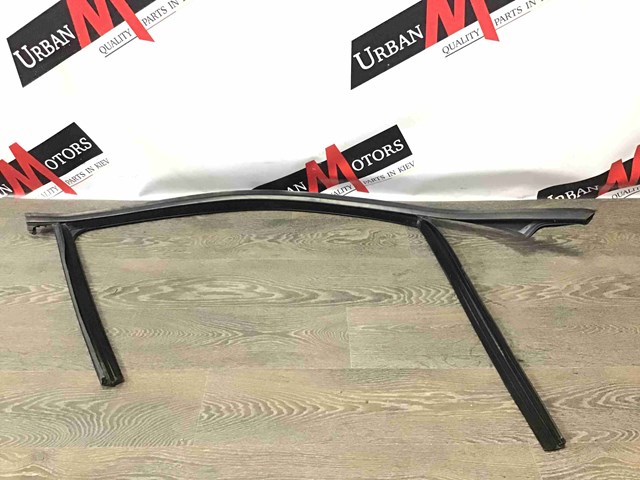 Направляющая стекла передней двери A1667251800 MERCEDES