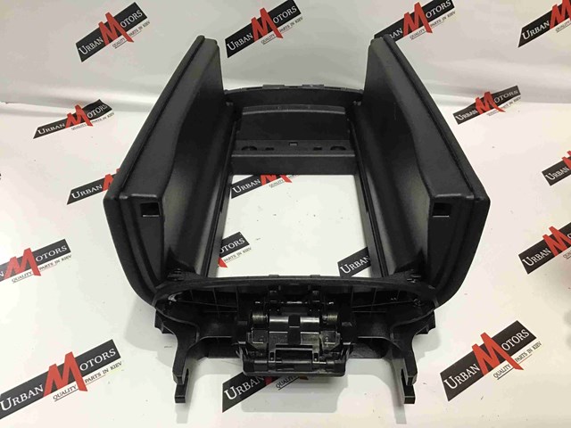 Подлокотник центральной консоли A1676809200 MERCEDES