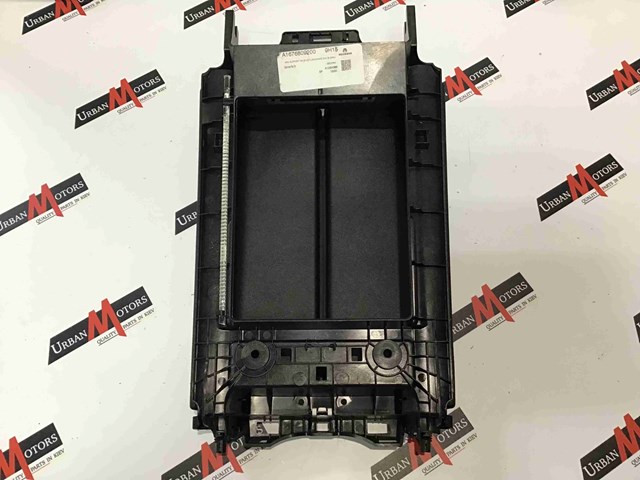 MERCEDES A16768092009H15 Подлокотник центральной консоли в наличии Сумы