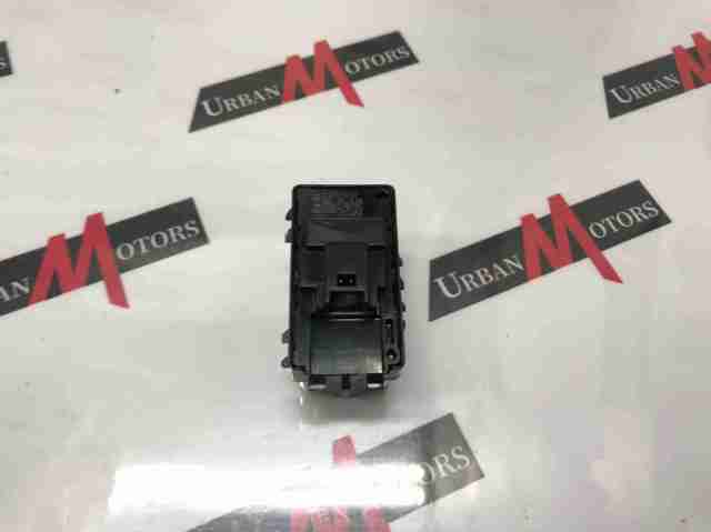 Кнопка подъемника переднего правого стекла A1679050201 MERCEDES