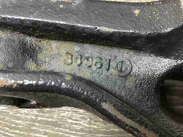 Правый рычаг передней нижней подвески A2513301407 MERCEDES
