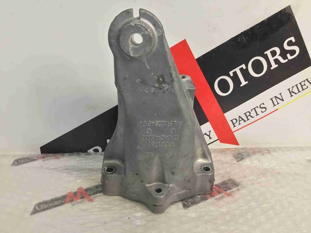 Кронштейн подушки (опоры) двигателя, правой A6512234304 MERCEDES