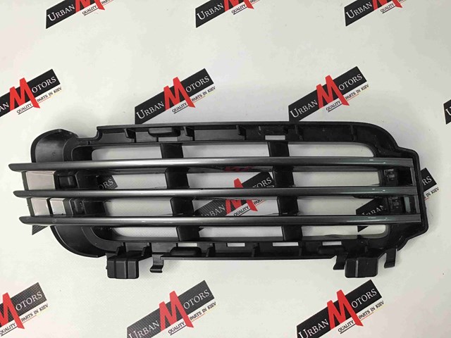 Правая решетка переднего бампера CK5217F908AA LAND ROVER