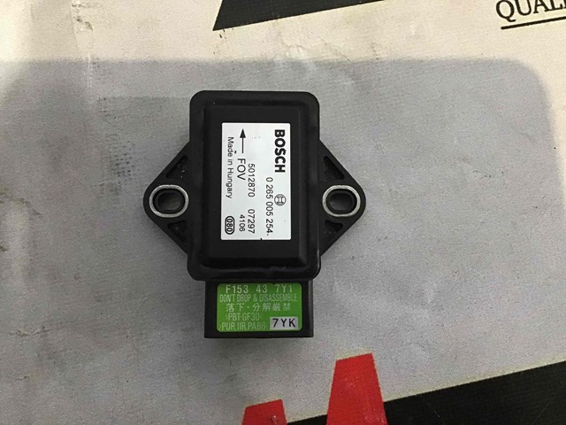 Датчик поперечного ускорения F153437Y1 MAZDA