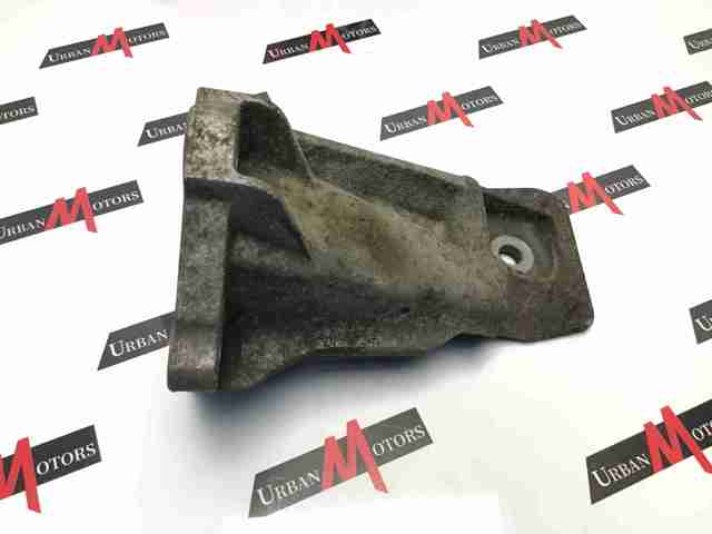 Кронштейн подушки (опоры) двигателя, левой KKU500580 LAND ROVER
