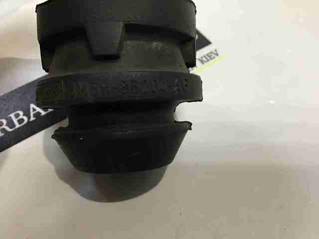 Подушка радиаотра нижняя LR000242 LAND ROVER