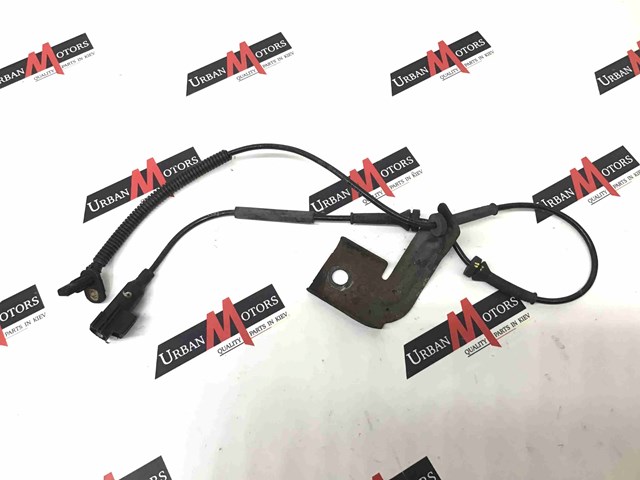 Датчик АБС (ABS) передний LR001056 LAND ROVER
