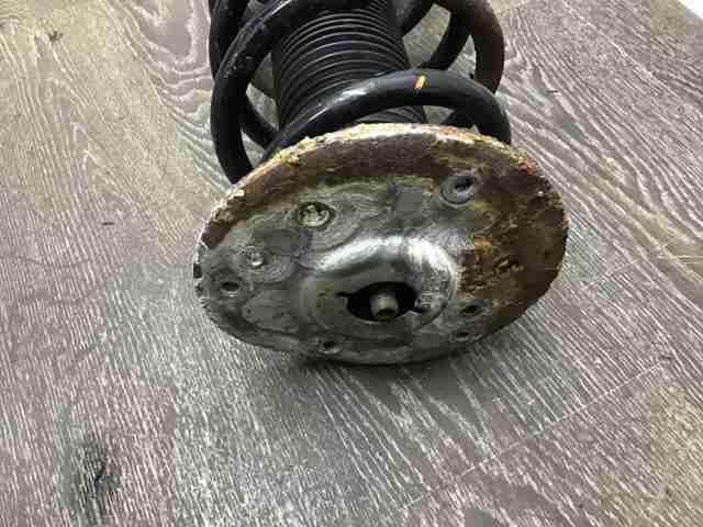 Стойка передняя правая LR001139 LAND ROVER
