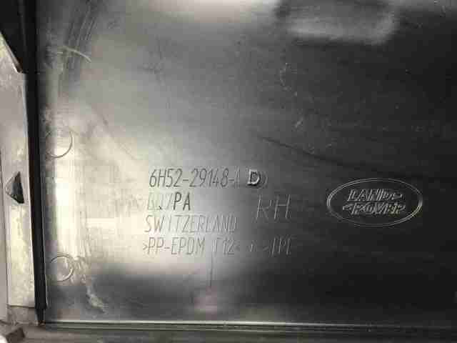 Накладка стойки кузова внешняя, центральная правая LR001649 LAND ROVER