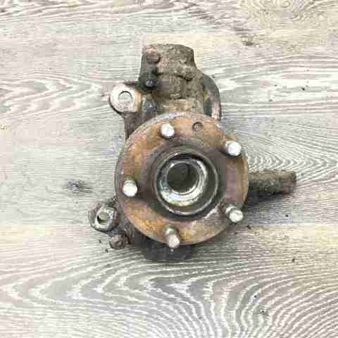 Кулак поворотный передний левый LR006859 LAND ROVER