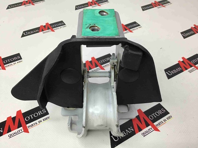 Петля задней багажной, 3/5 -ой двери LR007118 LAND ROVER