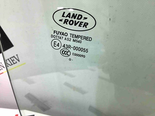 Стекло двери передней правой LR012495 LAND ROVER