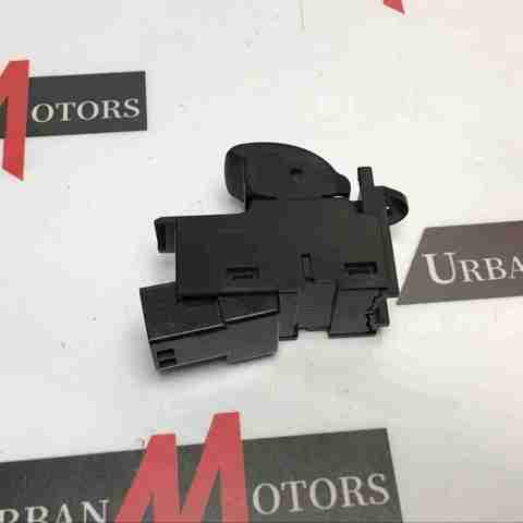 Кнопка подъемника задних стёкол LR013904 LAND ROVER