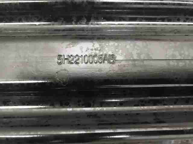 Усилитель переднего бампера  LR015274 LAND ROVER