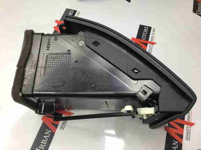Решетка воздуховода правая LR016368 LAND ROVER