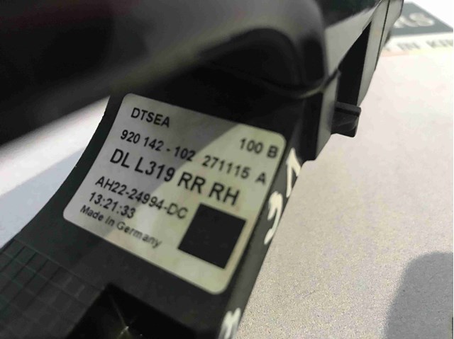 Держатель наружной ручки двери, передней правой LR018297 LAND ROVER