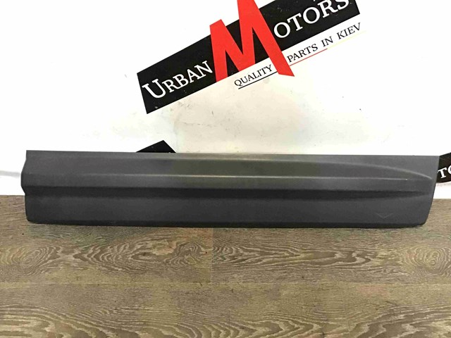 Молдинг передней правой двери, нижний LR020998 LAND ROVER