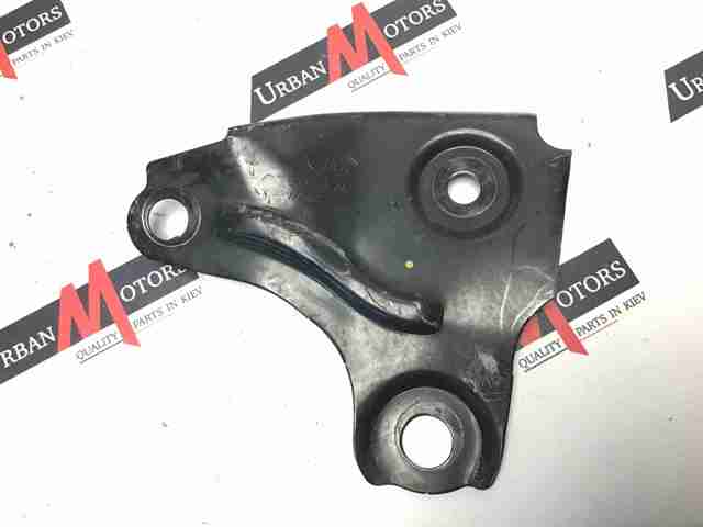 Кронштейн подушки (опоры) двигателя, правой LR024733 LAND ROVER