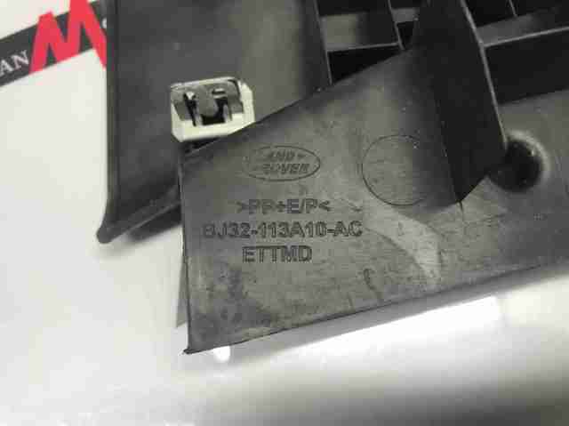 Накладка задней панели багажника LR025363 LAND ROVER
