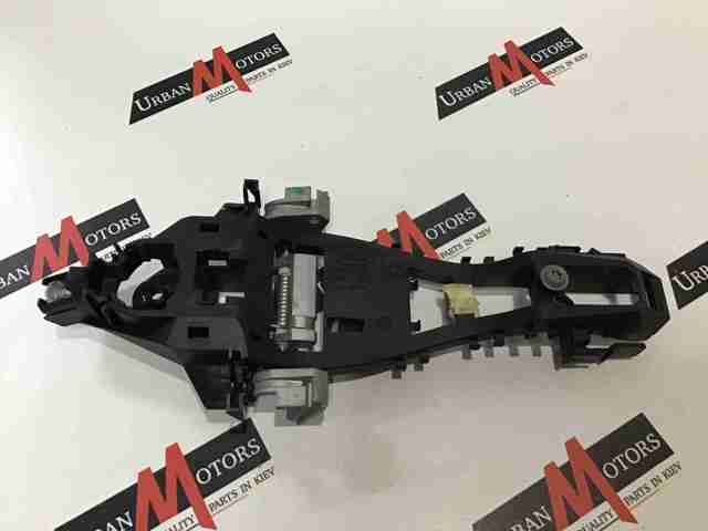 Держатель наружной ручки двери, передней правой LR025540 LAND ROVER